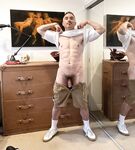 Getting naked after a workout: 6 Nude Pics