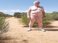 Naked Slut on naked drive: 6 Nude Pics