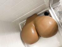Enormous Booty Fucked Toy Soaking Wet: 5 Nude Pics