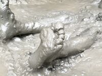 SHOT : MUD BONDAGE: 28 Nude Pics