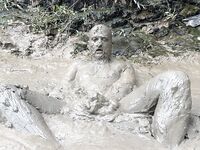 SHOT : MUD BONDAGE: 28 Nude Pics