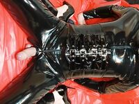 Latex Outfit in High Heels und Analplug: 16 Nude Pics