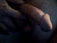 Home alone: 25 Nude Pics