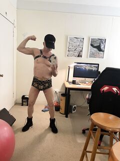 Blk & Gold Silk Underwear: 4 Nude Pics