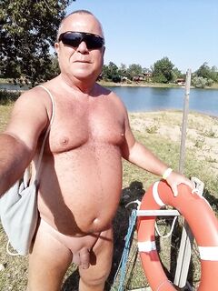 Naturist: 19 Nude Pics