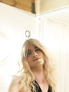 I am horny!: 41 Nude Pics