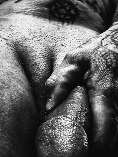 Playing around : 6 Nude Pics