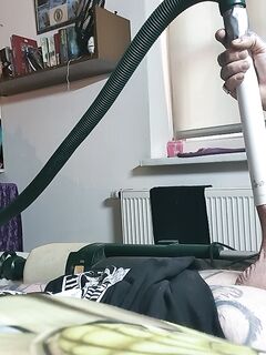 Vacuum: 3 Nude Pics
