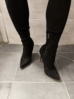 New boots: 6 Nude Pics