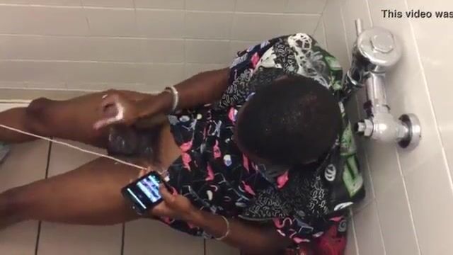 Black bronha in the bathtub shopping