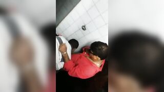 Caught two men who were fucking in the bathroom and record everything