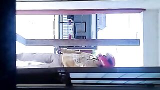 Man gets Naked for the pizza delivery guy