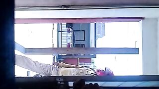 Man gets Naked for the pizza delivery guy