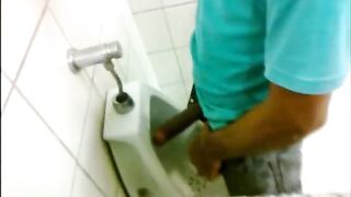Jerking off a straight guy while urinating